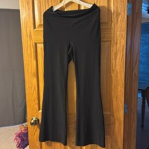 Groove Nulu Super High Rise Flared Pant
12 Regular
Black